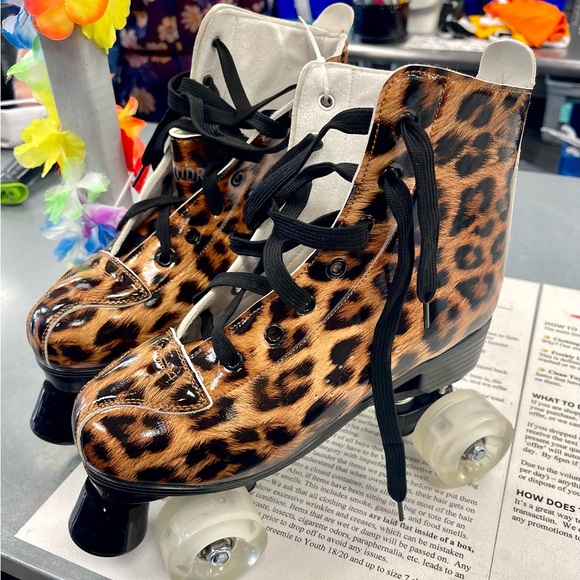 NWOT Rollerskates - Picture 2 of 4